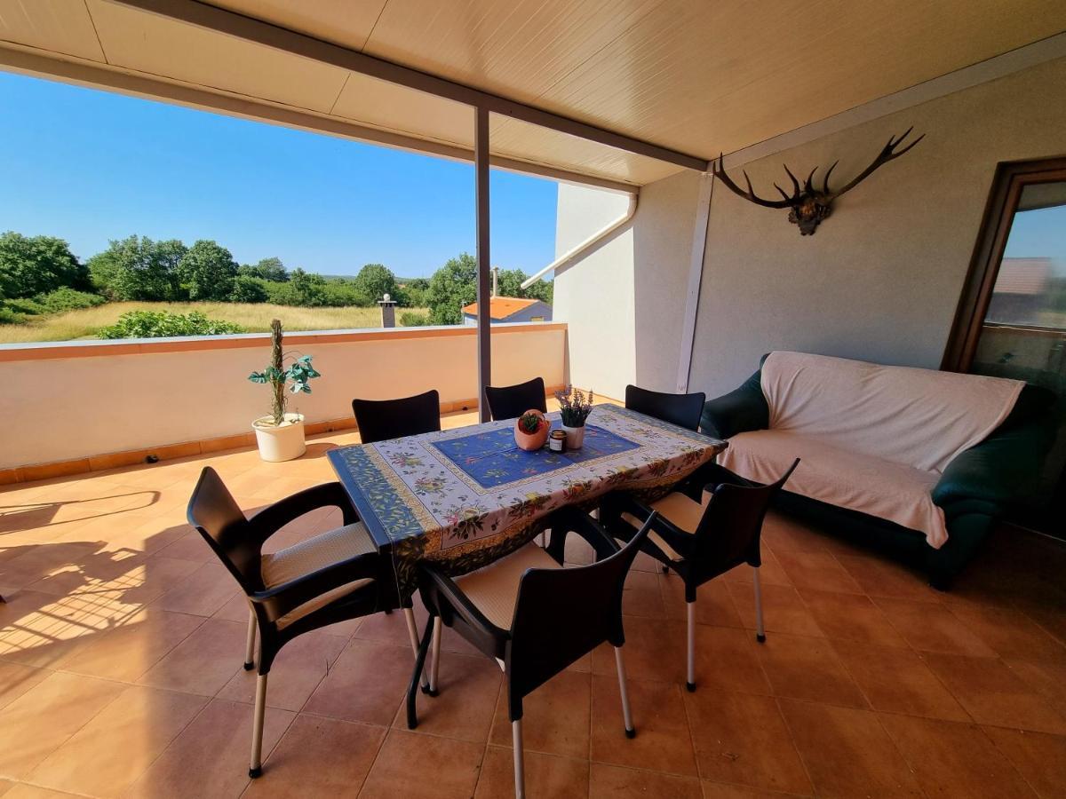 Šišan Sunny Apartment With Pool מראה חיצוני תמונה