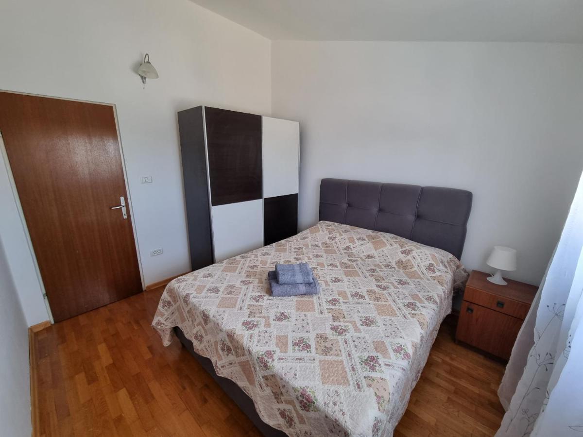 Šišan Sunny Apartment With Pool מראה חיצוני תמונה